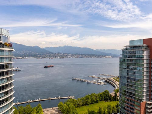 views of the burrard inlet from the north side of the cielo vancouver building