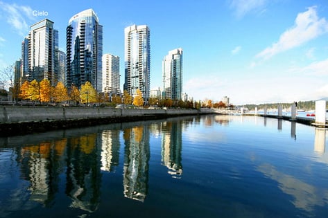 outside view of the coal harbour seawall with the cielo vancouver building on the far left