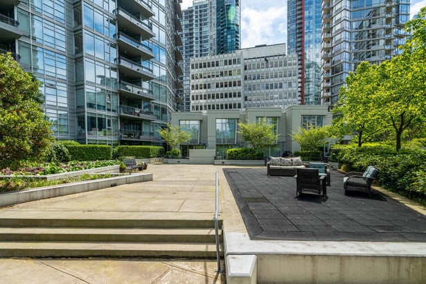 the cielo vancouver 3rd floor community garden